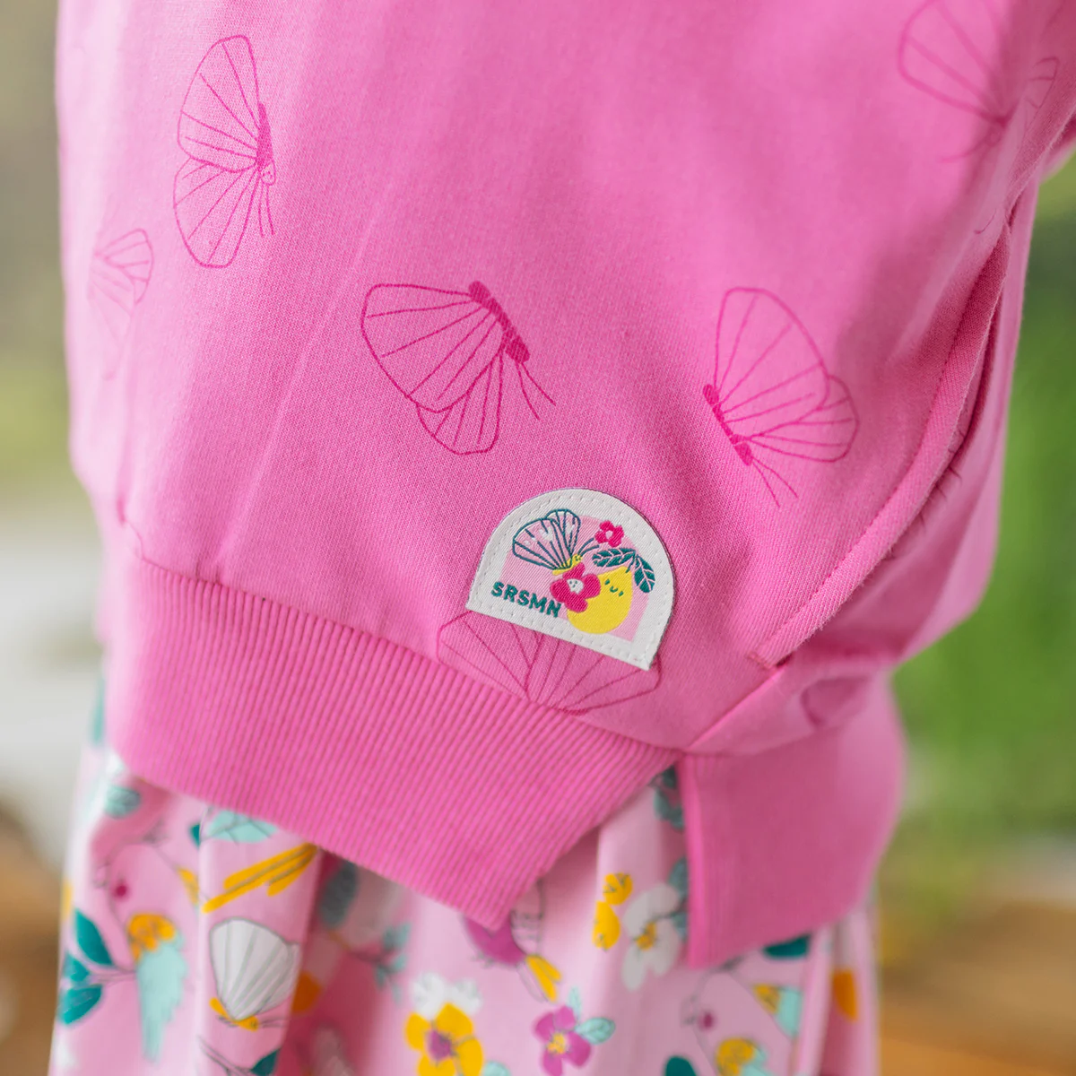 Chandail à capuchon rose foncé à motifs de papillons, enfant - Image 7