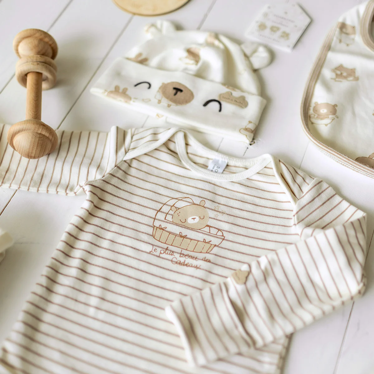 Coffret cadeau crème et beige « Le Classique » (8 pièces), naissance - Image 12