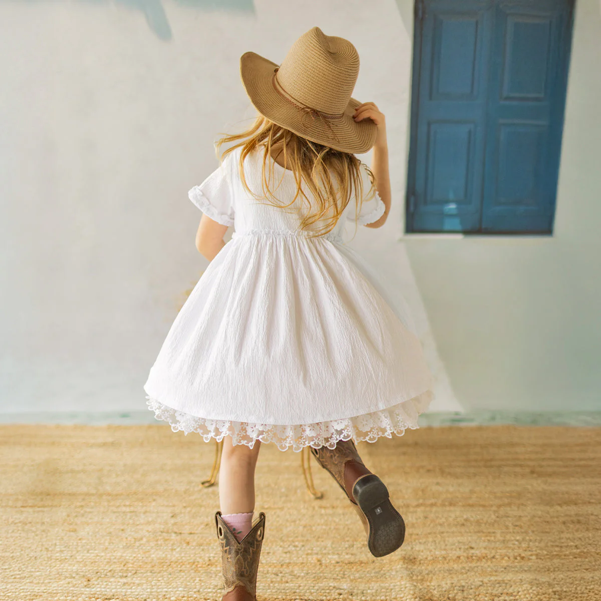 Robe blanche en jersey crêpé avec broderies de fleurs, enfant - Image 4