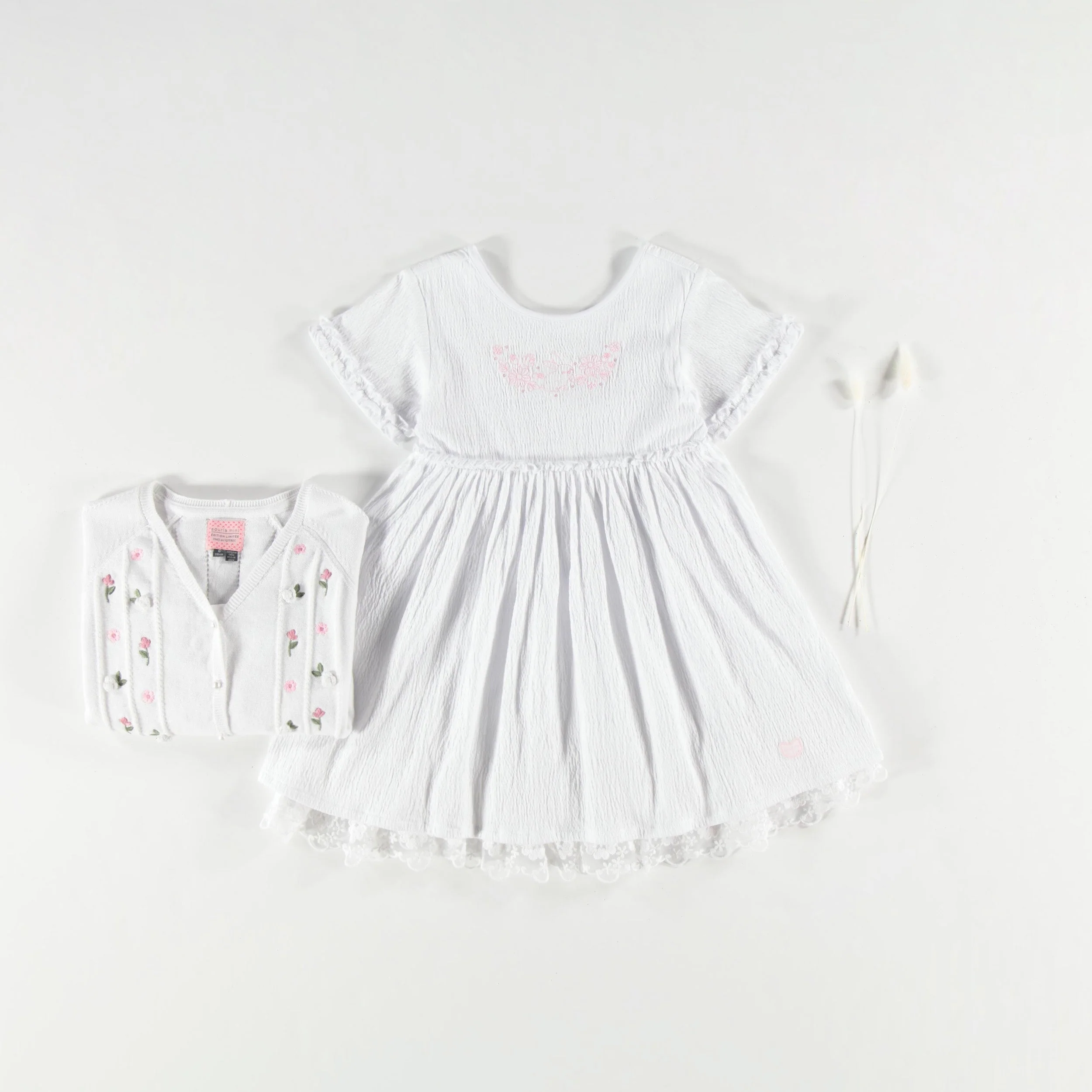 Robe blanche en jersey crêpé avec broderies de fleurs, enfant - Image 5