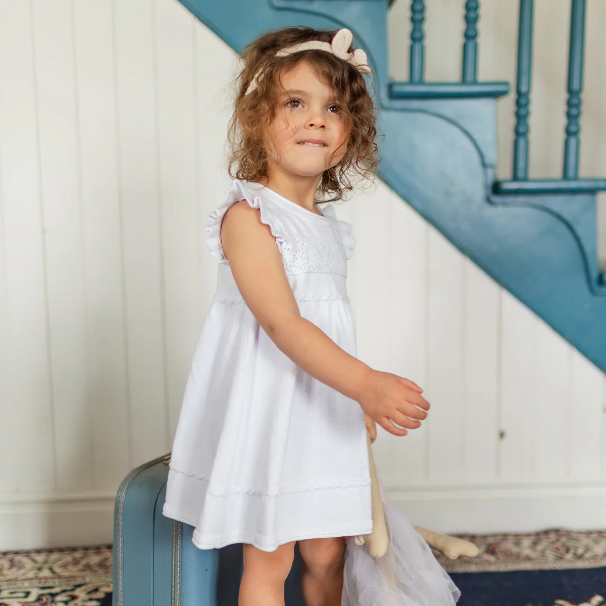 Robe blanche en tricot avec détails ajourés de fleurs, bébé - Image 3
